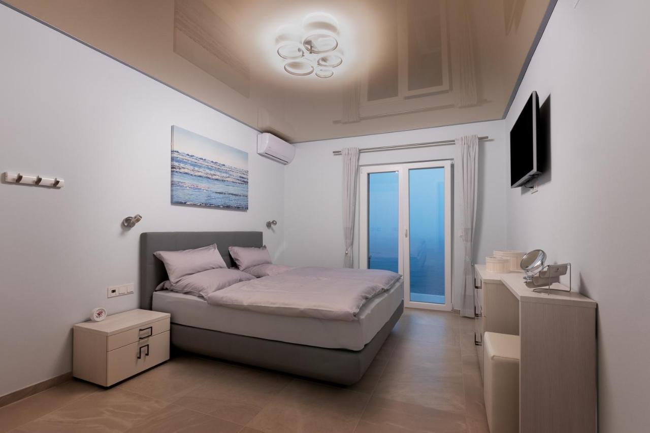 Beachfront Holiday Home - Private Heated Pool Міміце Екстер'єр фото