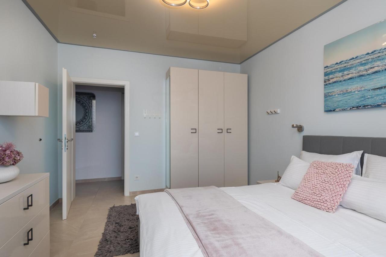 Beachfront Holiday Home - Private Heated Pool Міміце Екстер'єр фото