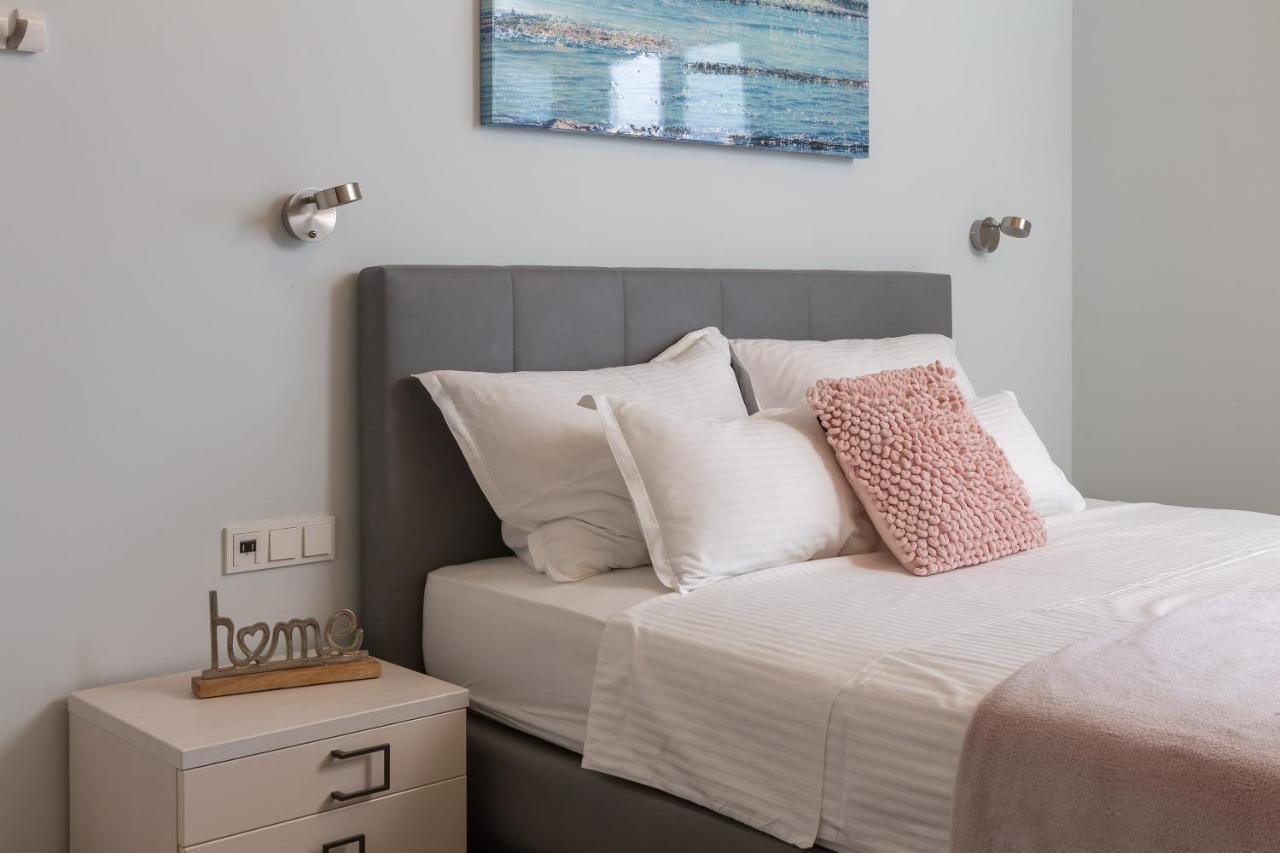 Beachfront Holiday Home - Private Heated Pool Міміце Екстер'єр фото
