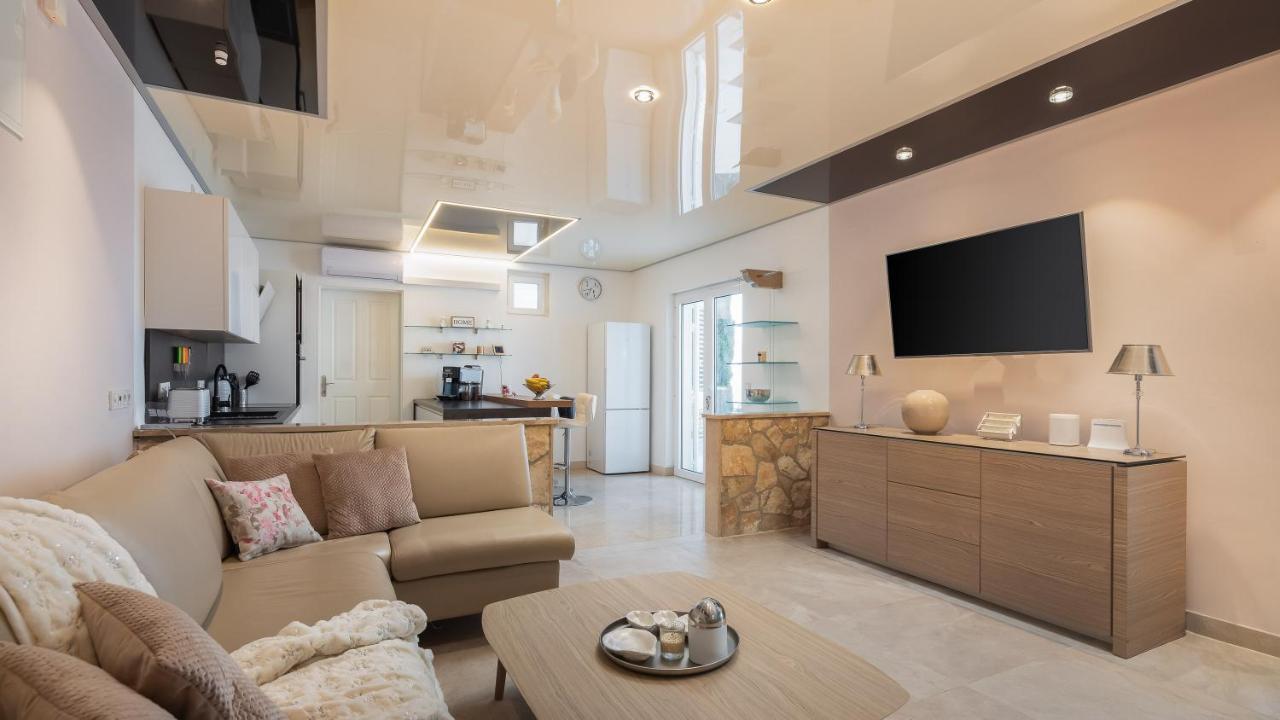 Beachfront Holiday Home - Private Heated Pool Міміце Екстер'єр фото
